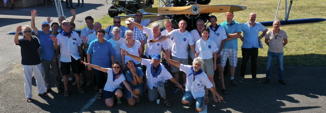 Aeroclub members and aircraft